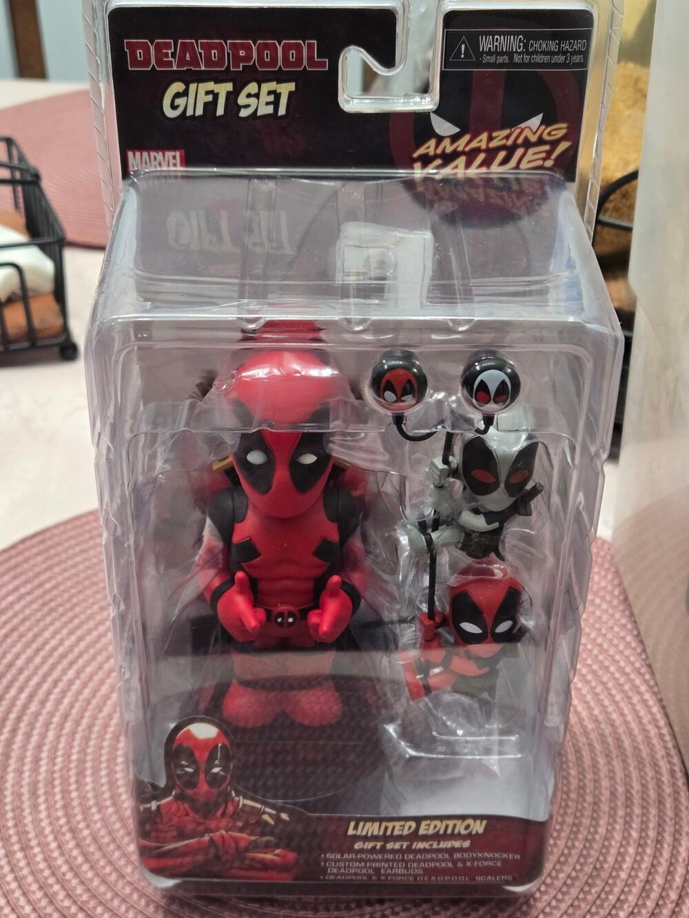 Marvel Deadpool Limited Edition Gift Set NECA Body Knocker Earbuds Scalers New